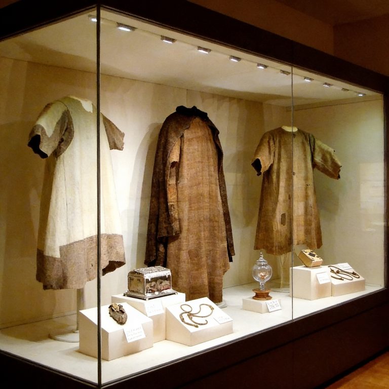 7 Heartwarming Ways the Faithful Joyfully Welcome the St. Francis Relic